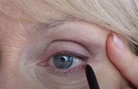 Easy Makeup Tutorial: How to Apply Eyeliner for Over 50s | Upstyle