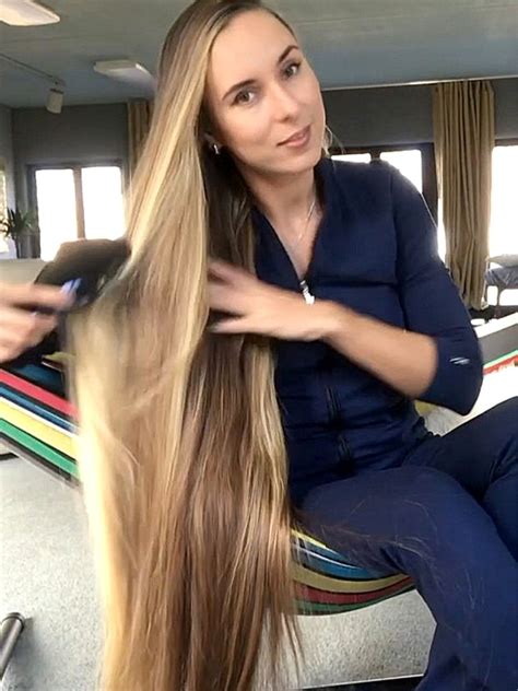 VIDEO - Extreme floor length hair perfection
