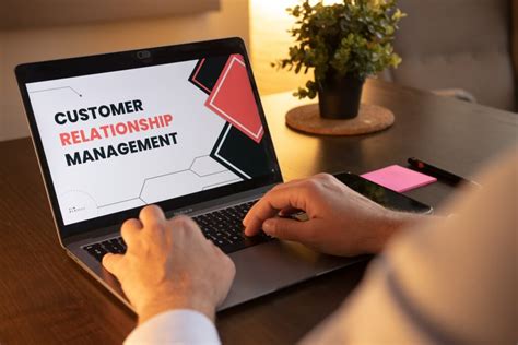Apa Itu CRM? Berikut Pengertian, Komponen & Manfaat CRM