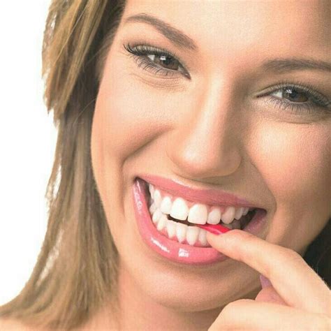 Как улыбаться: Как красиво улыбаться на фотографиях: 8 способов