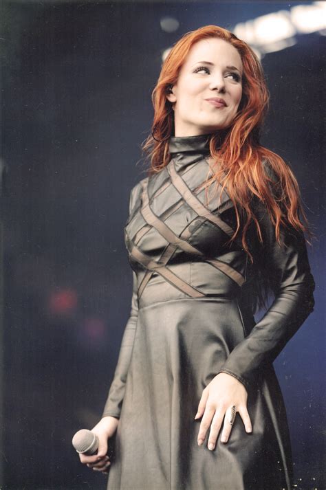Por Toda Parte.: Simone Simons
