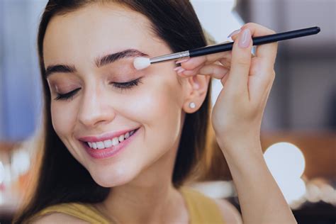 30 несподіваних способів використання косметики