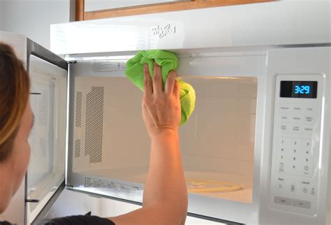 how to clean the inside of a microwave oven
