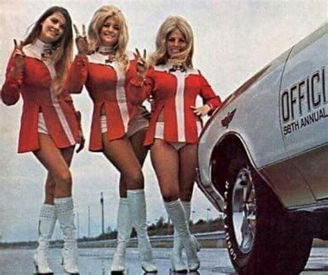 Pub Vintage, Vintage Racing, Grid Girl, 70s Fashion, Vintage Fashion ...