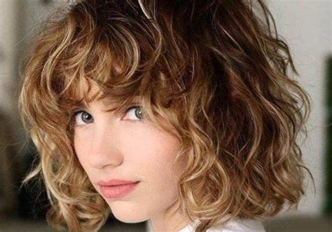 El cabello rizado y el flequillo, el match perfecto - TERMIX