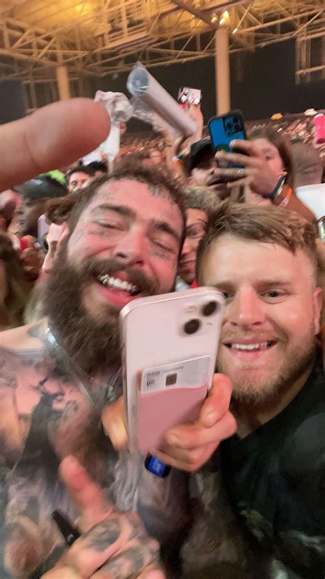 Is it possible to photoshop this phone out of this pic of posty and I