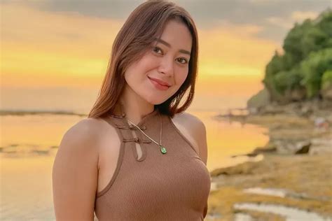 Potret Aduhai Vita Alvia Penyanyi Lagu Banyuwangi di Destinasi Wisata ...