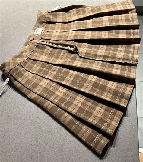 Older vs newer Sunday Best Olive Skirt comparison : r/Aritzia