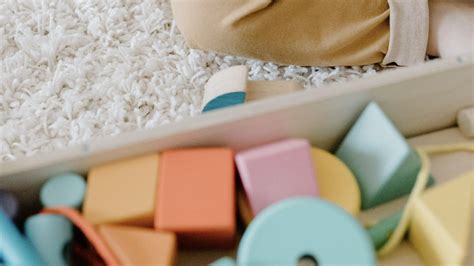 guide  painting childrens toys safely