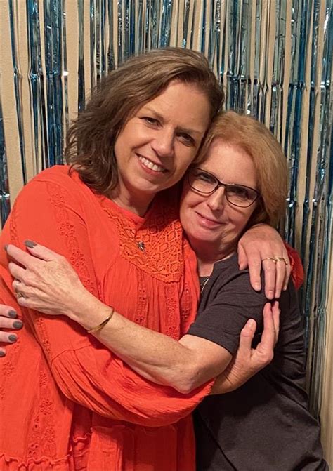 Cindy Paulson's Courage: A Symbol of Hope for Survivors - j1sg1rx