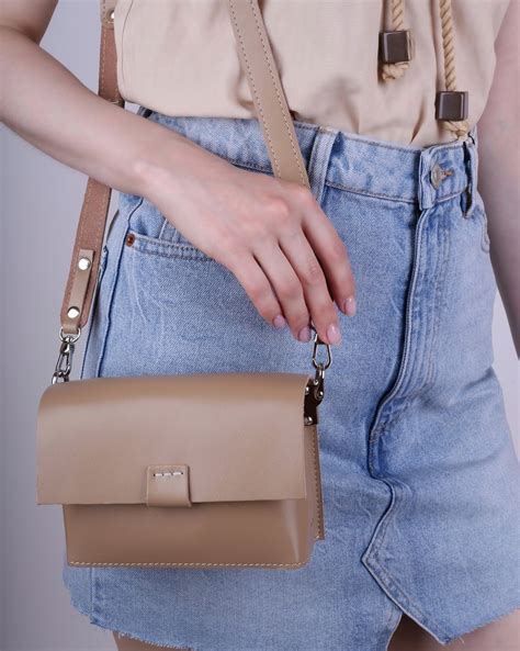 Кожаная женская поясная сумка бежевая A004 beige купить в интернет ...