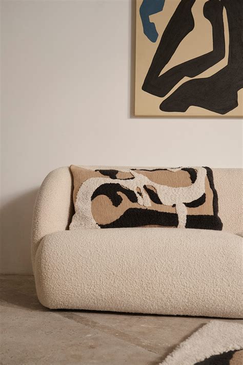 Interior designers react to the latest h and m home catalog 8