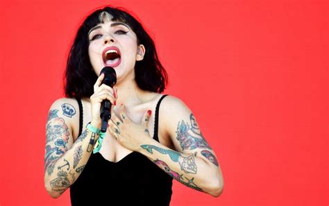 ¡Alerta de estreno! Escucha la nueva canción de Mon Laferte — FMDOS