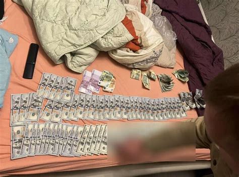 Житель Гродно забыл в магазине барсетку с тысячами долларов - Новости ...