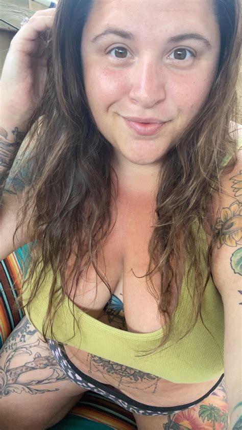 big natural titties ,tats and a flirtatious soul : r/ClothedCurves