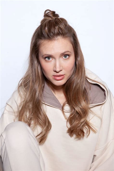 Анна Мельникова. Биография
