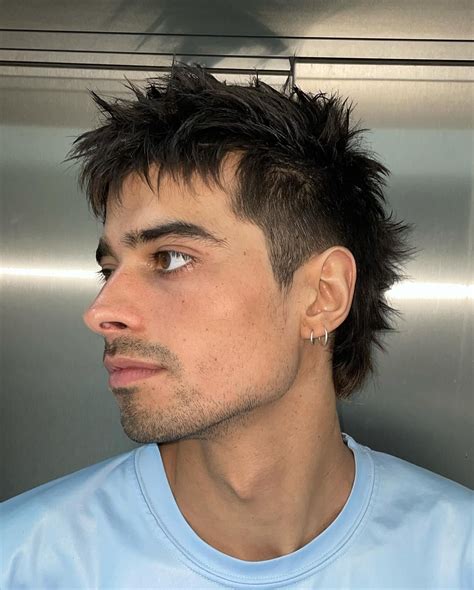 TAIGA on Instagram: "Spiky haircut = @lucroshani" | Short spiky