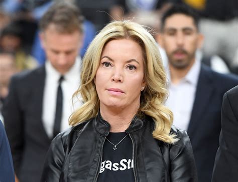 owner of the lakers 4