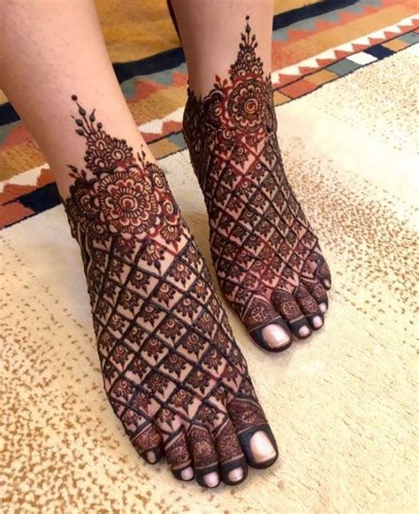 Feet Henna Design! | Legs mehndi design, Leg mehndi, Latest simple mehndi designs