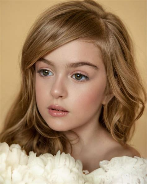 Posted by @ulyana_v_official Voznyuk Ulyana⭐️Elena: Светит ️солнышко и ...