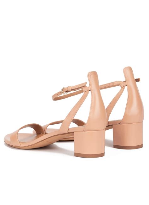 Sandalia de tiras de tacón medio ancho en piel nude . PURA LOPEZ