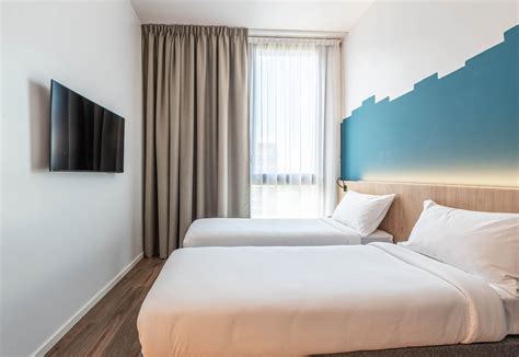 B&B HOTEL Geneva Airport: Comfortable modern rooms close to central Geneva
