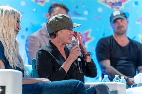 Shannen Doherty gets emotional after standing ovation at '90s Con: 'I