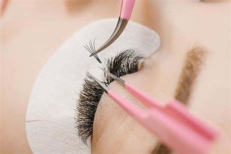 How To Fix Uneven Eyelash Extensions – Easy Guide