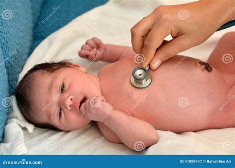 Newborn baby heart rate editorial photography. Image of doctor - 41859947