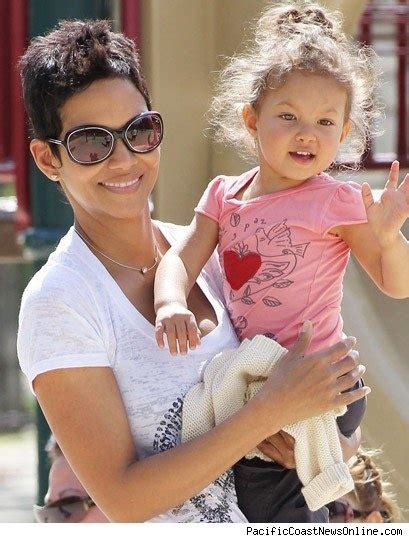 halle berry and beautiful daughter nahla | Halle berry kids, Halle berry, Celebrity kids