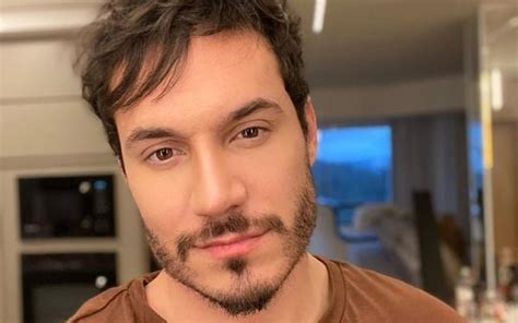 Eliezer é submetido a cirurgia de ginecomastia; entenda o procedimento | HZ