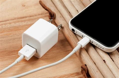 Можно ли оставлять зарядку для Айфона в розетке | AppleInsider.ru