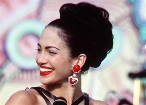 jennifer lopez  inspired    singer  playing selena