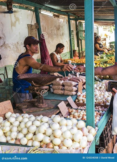 Shopping for Produce in Havan Cuba Editorial Stock Photo - Image of