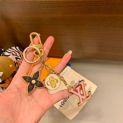 Брелок от Louis Vuitton - купить с доставкой по выгодным ценам в ...