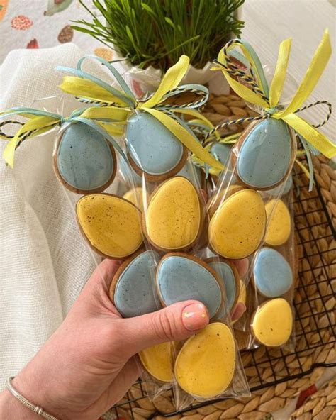 Пряники Суми 🐝🍯 💛💙 on Instagram: "Українські 🐓🐔🥚 Полосочки з яєчками до ...
