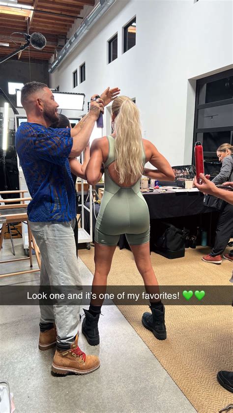 Khloe Kardashian shows off her real waist and butt in a rare unedited