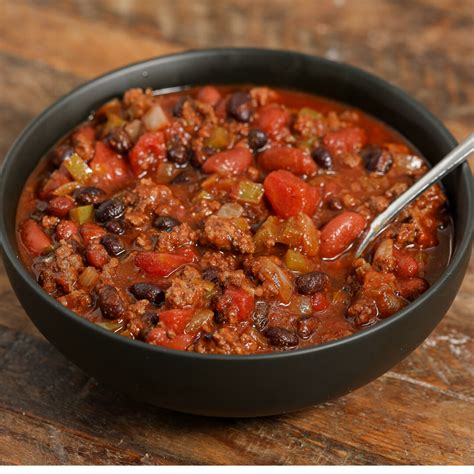 easy beef chili  salty cooker flavorful simple recipes