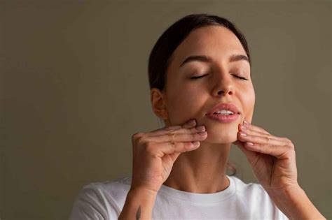 How to Fix Lock Jaw Immediately: Best Quick Relief Tips | Credihealth
