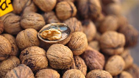 Health Benefits of Walnuts : Nutrition