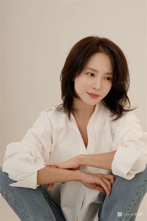 [SNS] Song Ji Hyo's profile shoot behind-the-scenes are works of art