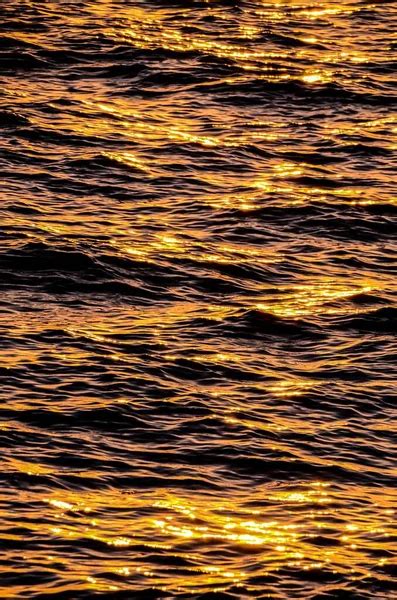 ⬇ Скачать картинки Лучи солнца море, стоковые фото Лучи солнца море в ...