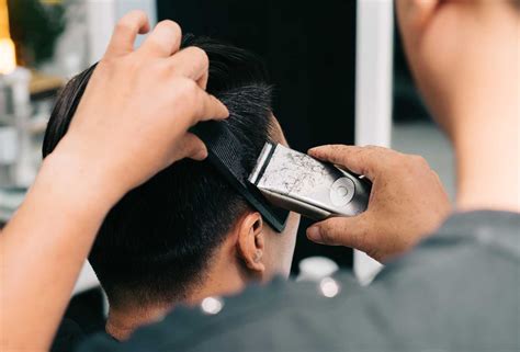 undercut gaya rambut pria tren stylish    populer