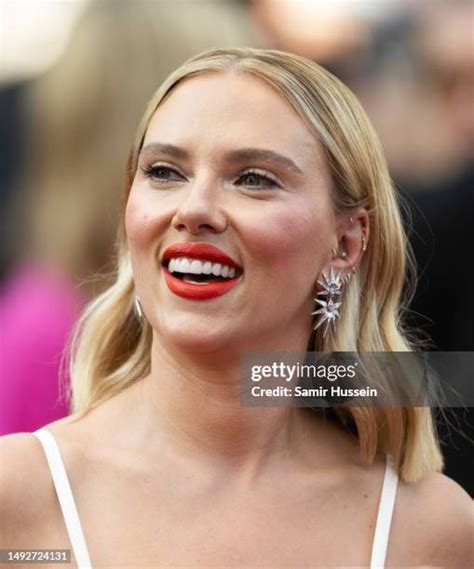 Scarlett Johansson Headshot Photos and Premium High Res Pictures ...