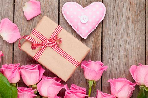 10 лет свадьбы: как называется и что дарят — подарок на оловянную ...