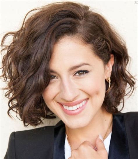 feminine short haircuts  wavy hair styles weekly