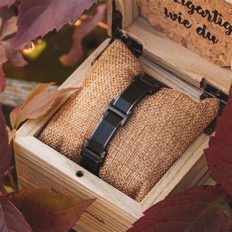Acapella (Walnut/Blue) | Holzkern Wood Watches