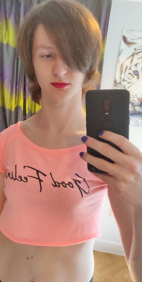 How's lipstick looking on me? : r/femboy