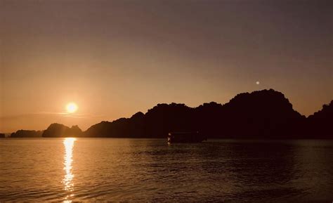 Topas 2-day 1-night Bai Tu Long Bay Cruise | Vietnam Trail Series