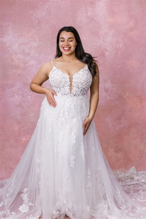 1137 Plus Size by Martina Liana Plus Size - Gorgeous Wedding Dress with
